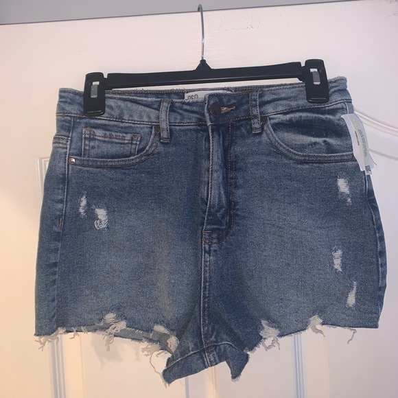 RSQ Curvy High Rise Frayed Demin Shorts- Medium Wash - Picture 1 of 4